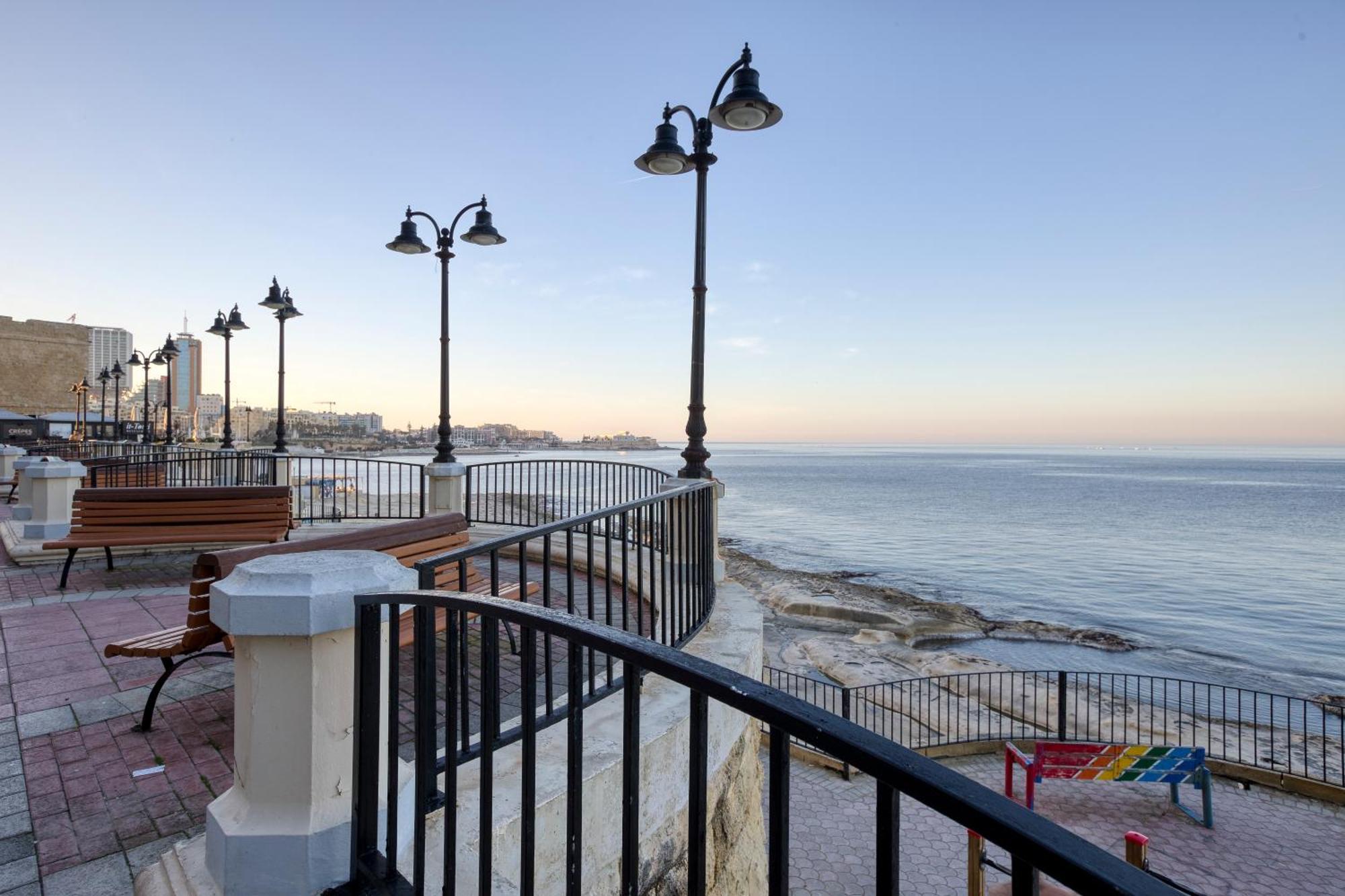 Seafront Sliema Apartment With Balcony & Sea Views By Jl 외부 사진