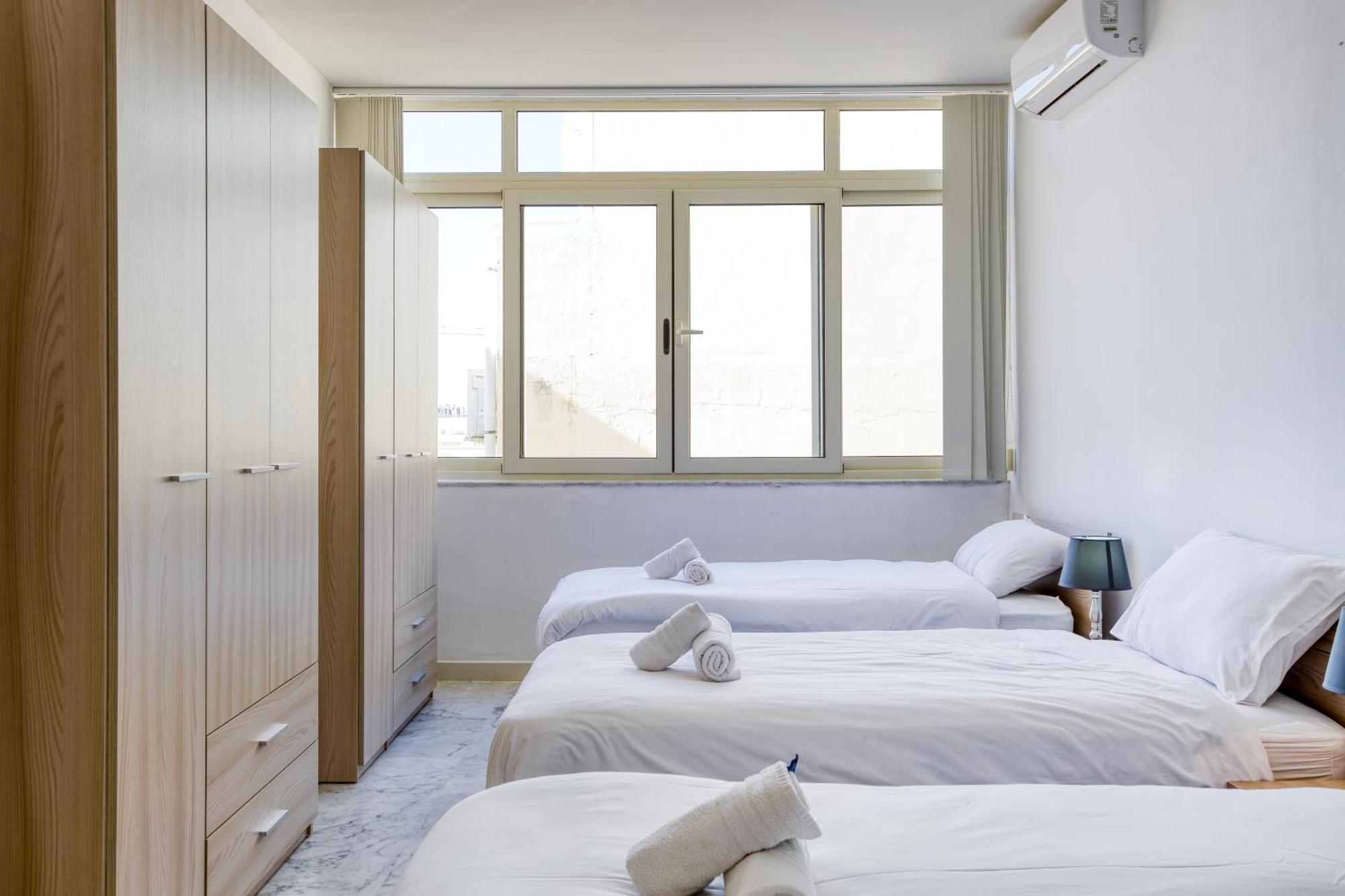 Seafront Sliema Apartment With Balcony & Sea Views By Jl 외부 사진