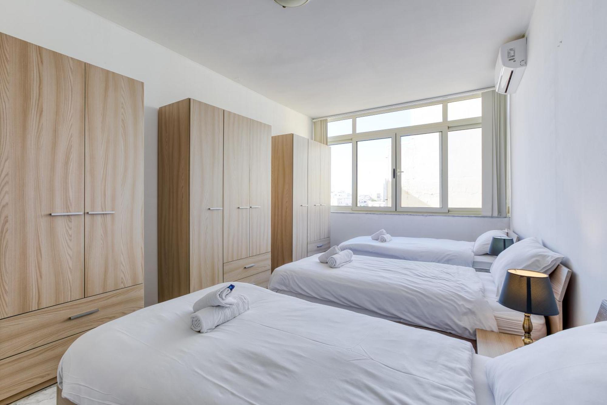 Seafront Sliema Apartment With Balcony & Sea Views By Jl 외부 사진