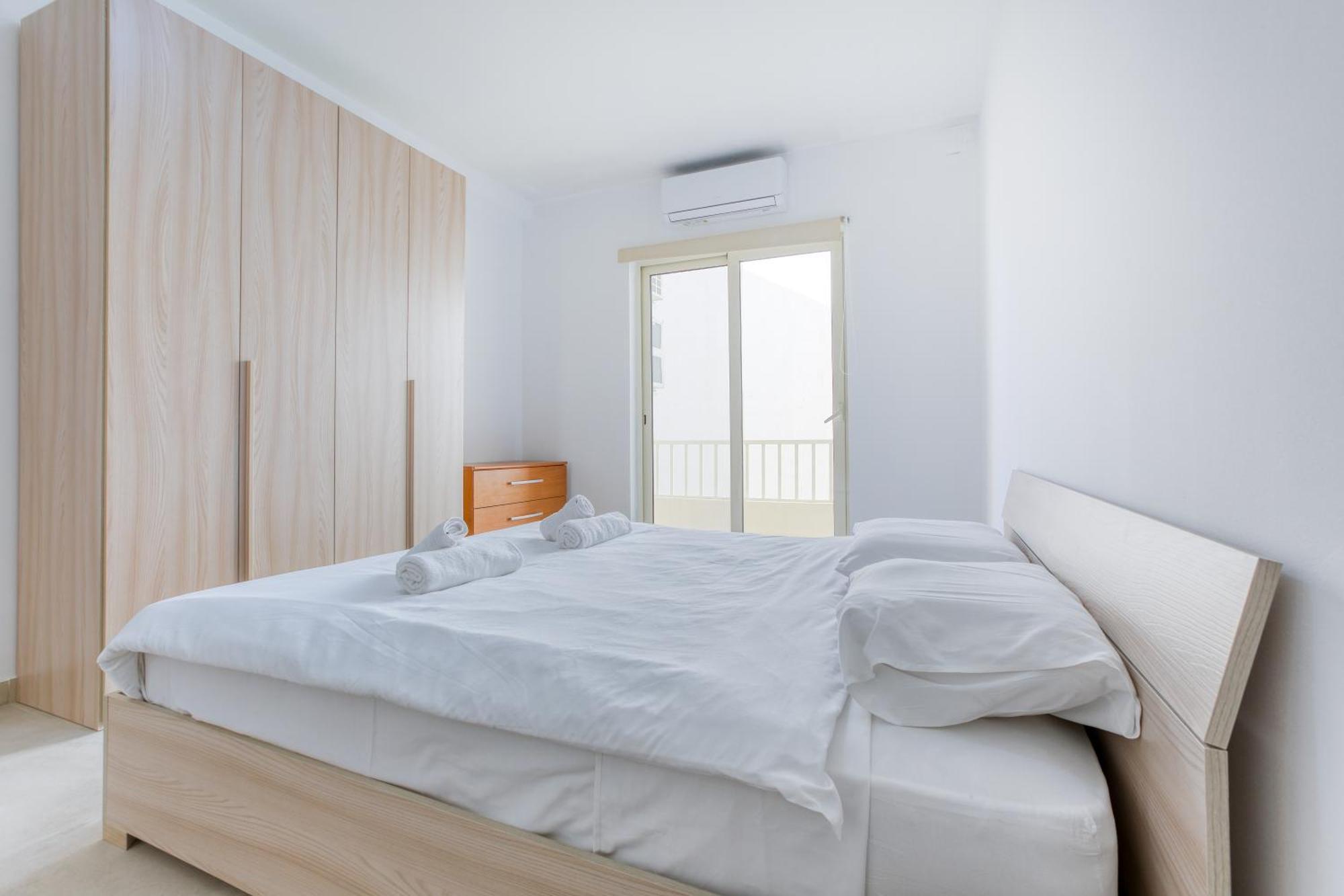 Seafront Sliema Apartment With Balcony & Sea Views By Jl 외부 사진