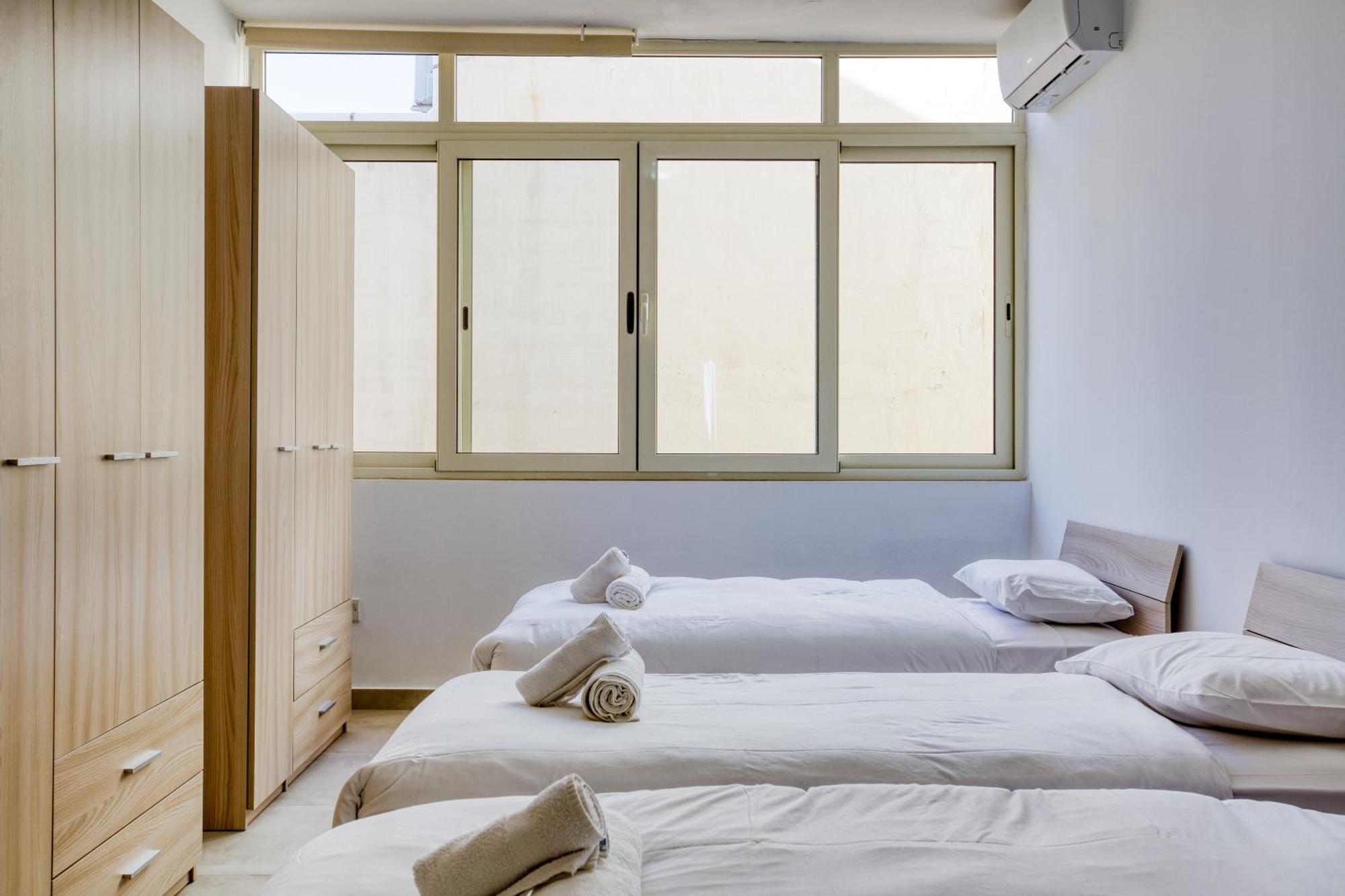Seafront Sliema Apartment With Balcony & Sea Views By Jl 외부 사진