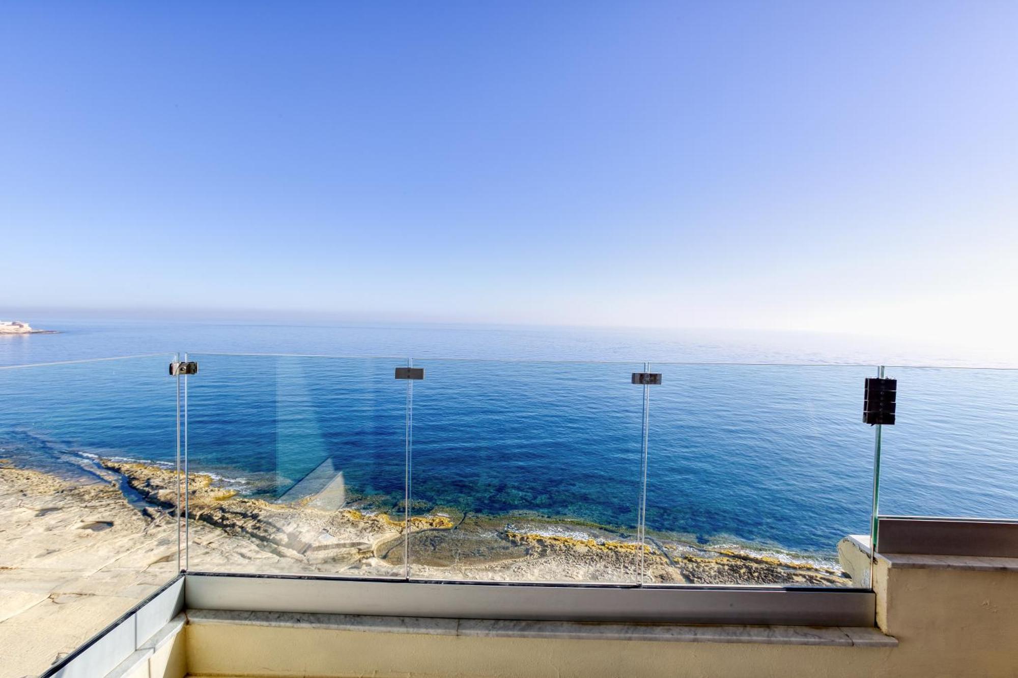 Seafront Sliema Apartment With Balcony & Sea Views By Jl 외부 사진